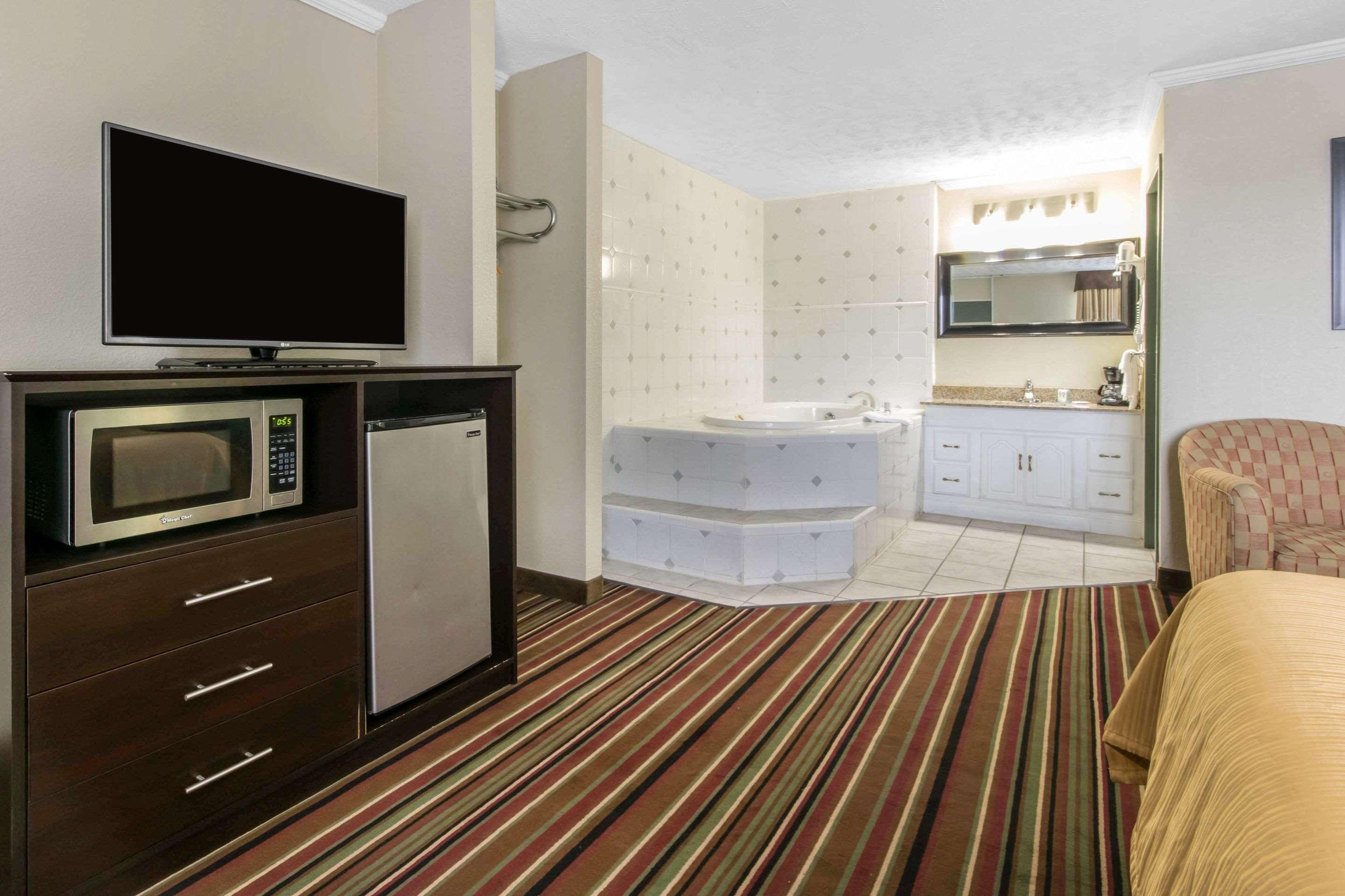 Quality Inn & Suites Horse Cave Екстер'єр фото