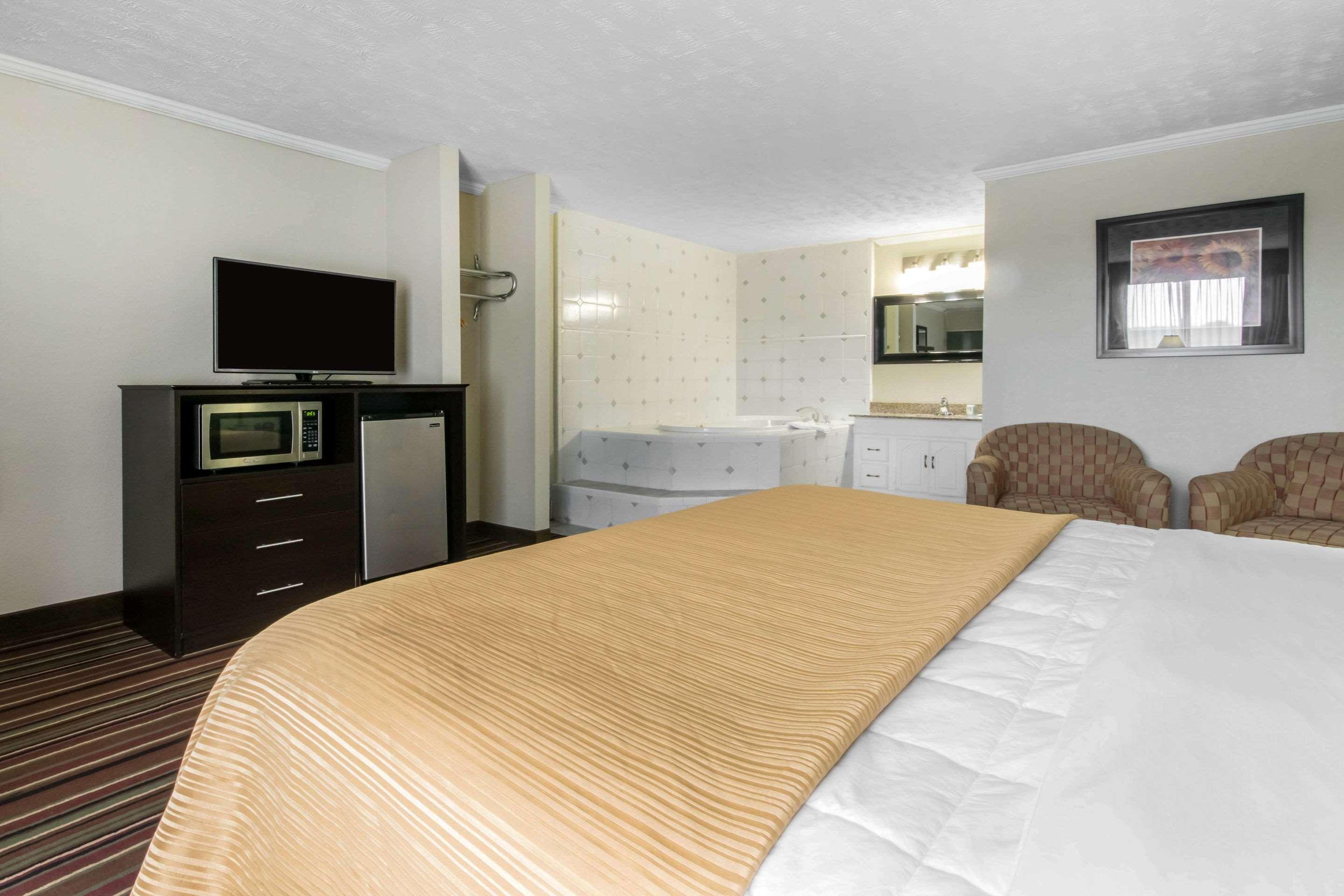 Quality Inn & Suites Horse Cave Екстер'єр фото
