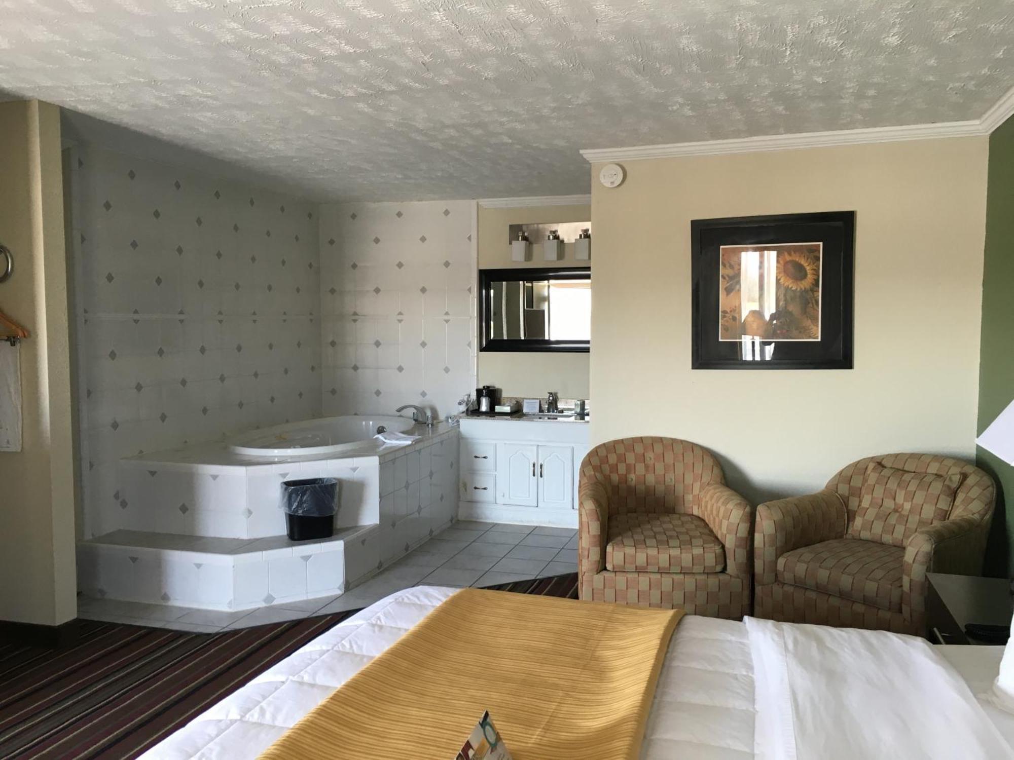 Quality Inn & Suites Horse Cave Екстер'єр фото