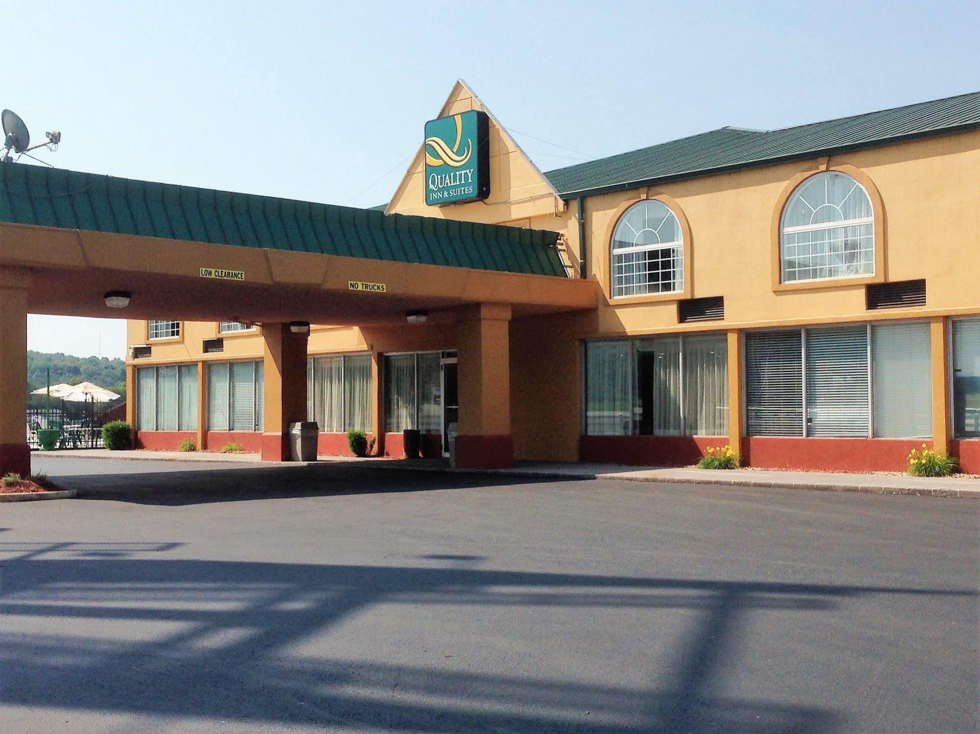 Quality Inn & Suites Horse Cave Екстер'єр фото